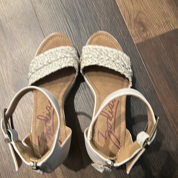 New never worn Zodiac Wedges size 9.5 - Picture 2 of 7